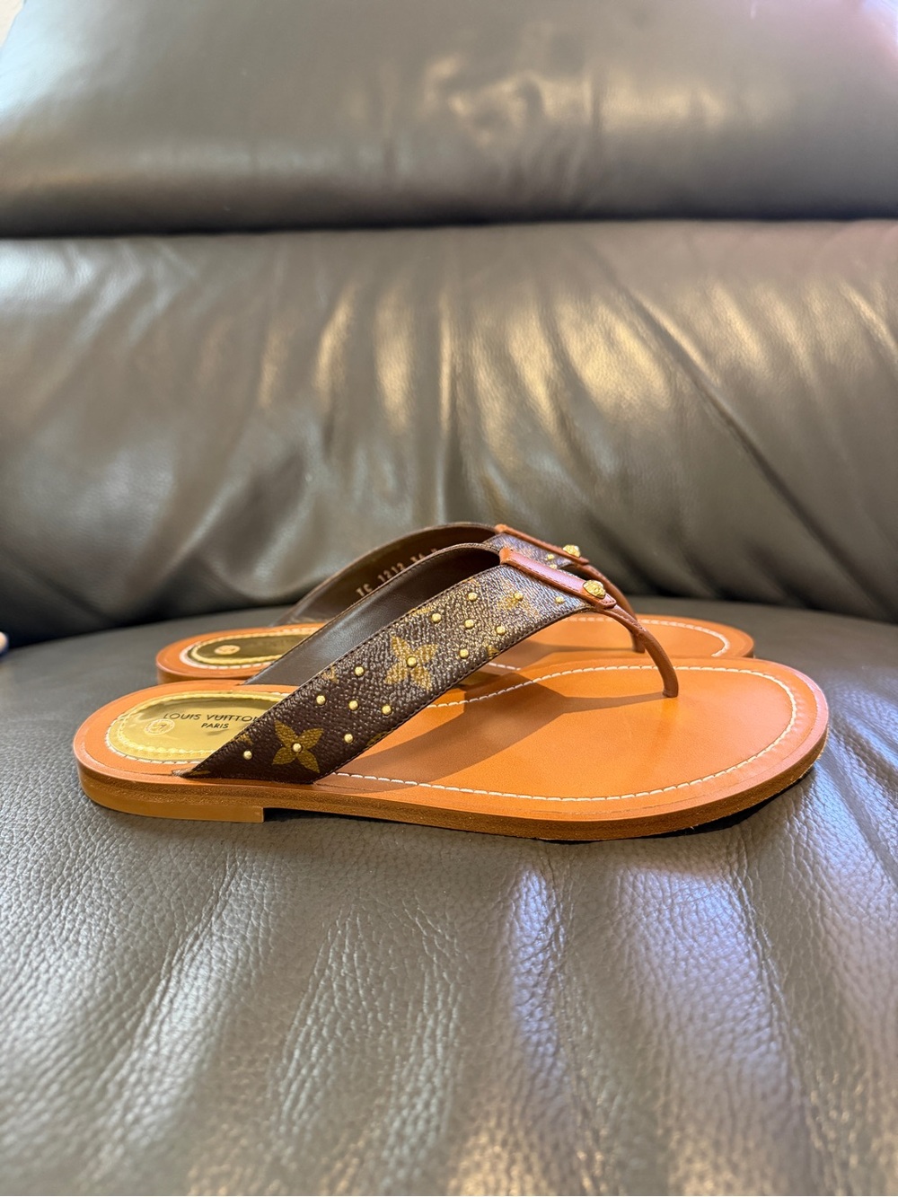 LOUIS VUITTON SUNNY FLAT THONG - Picture 6 of 11